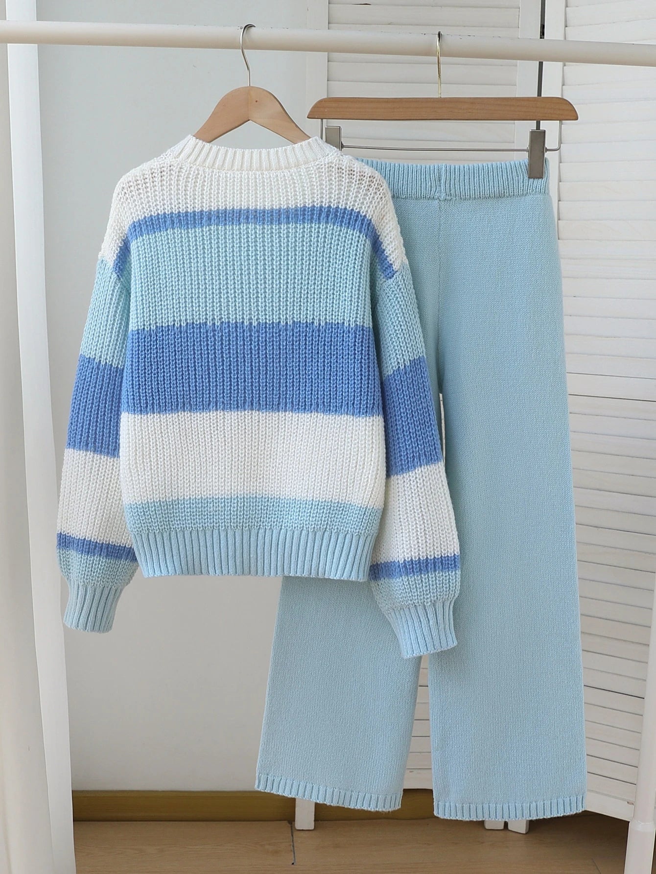 Patchwork Dropped Shoulder Sweater With Light Blue Leg Knit Pants