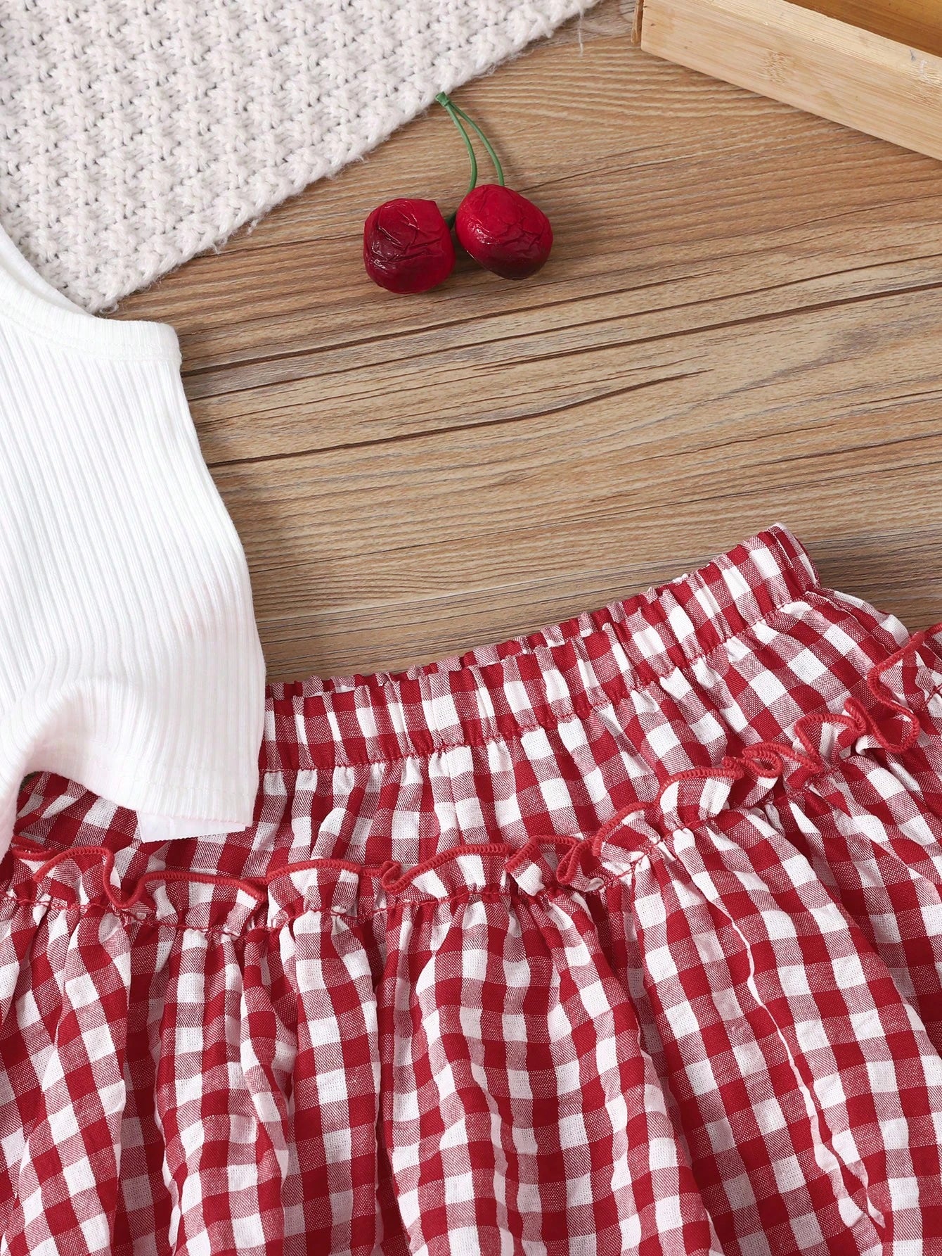 2pcs Young Girl Knitted Solid Color Cherry Graphic Camisole And Shorts Set