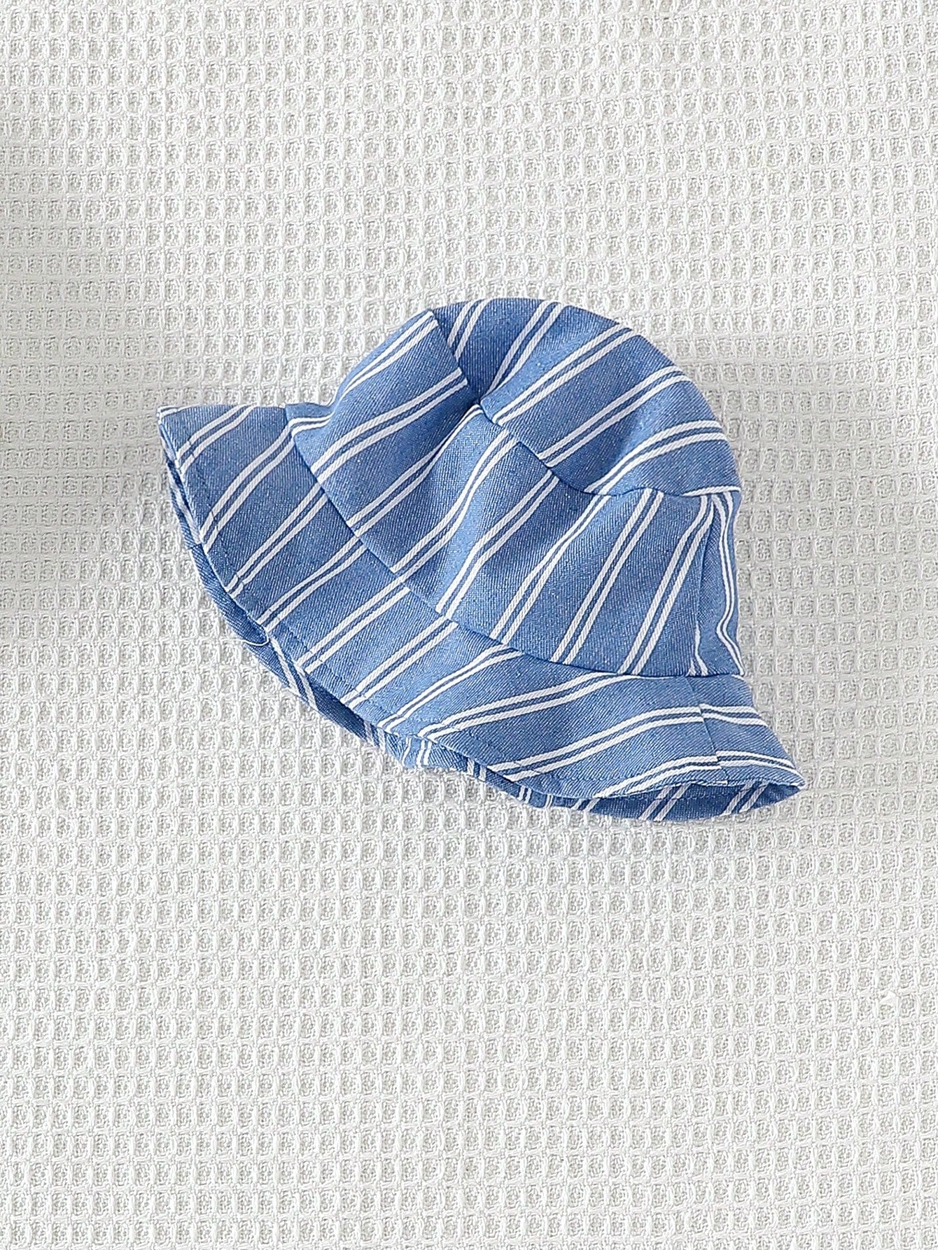 Short Sleeve Knit T-Shirt & Light Blue Striped Overalls With Pockets