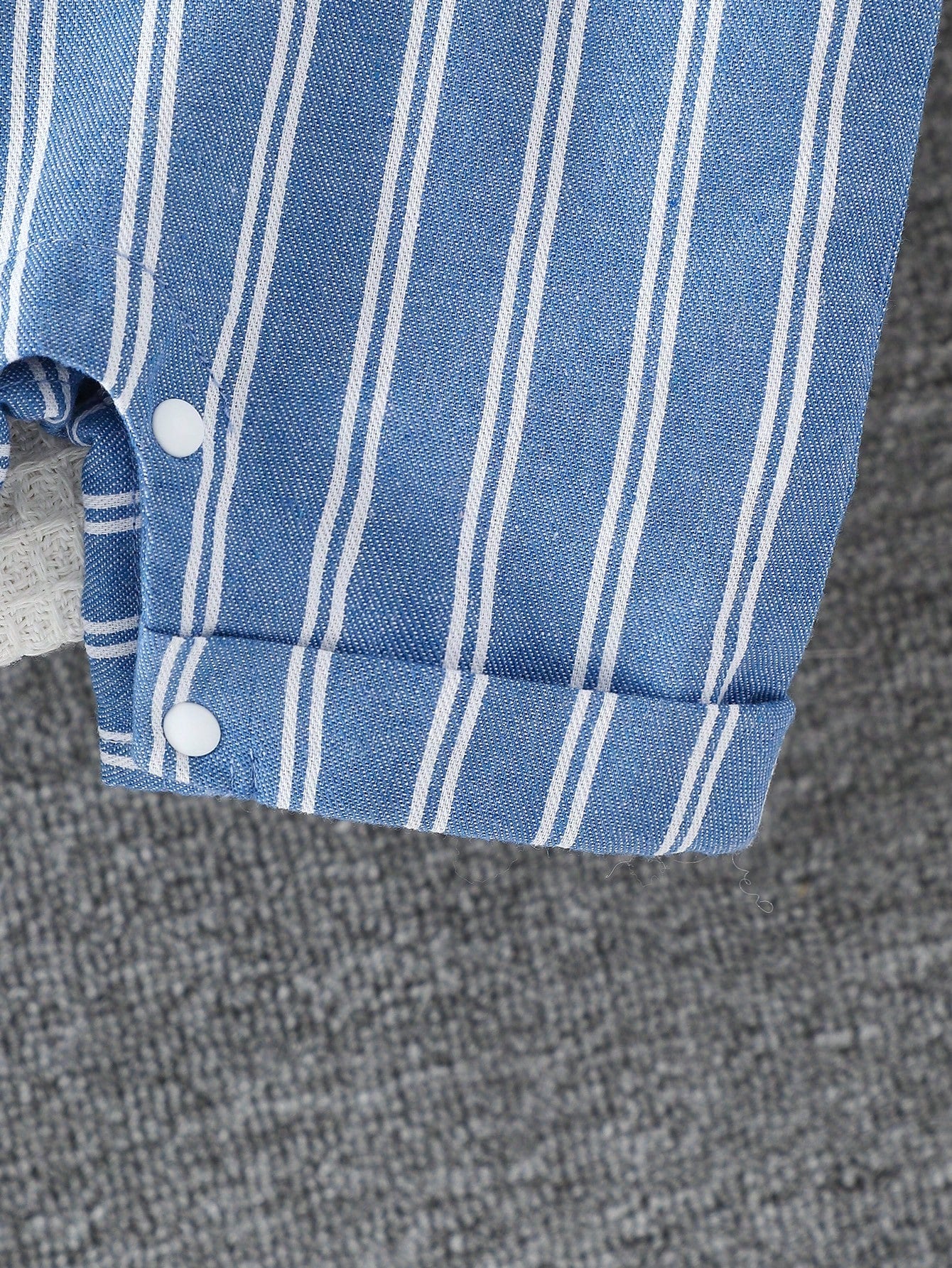 Short Sleeve Knit T-Shirt & Light Blue Striped Overalls With Pockets