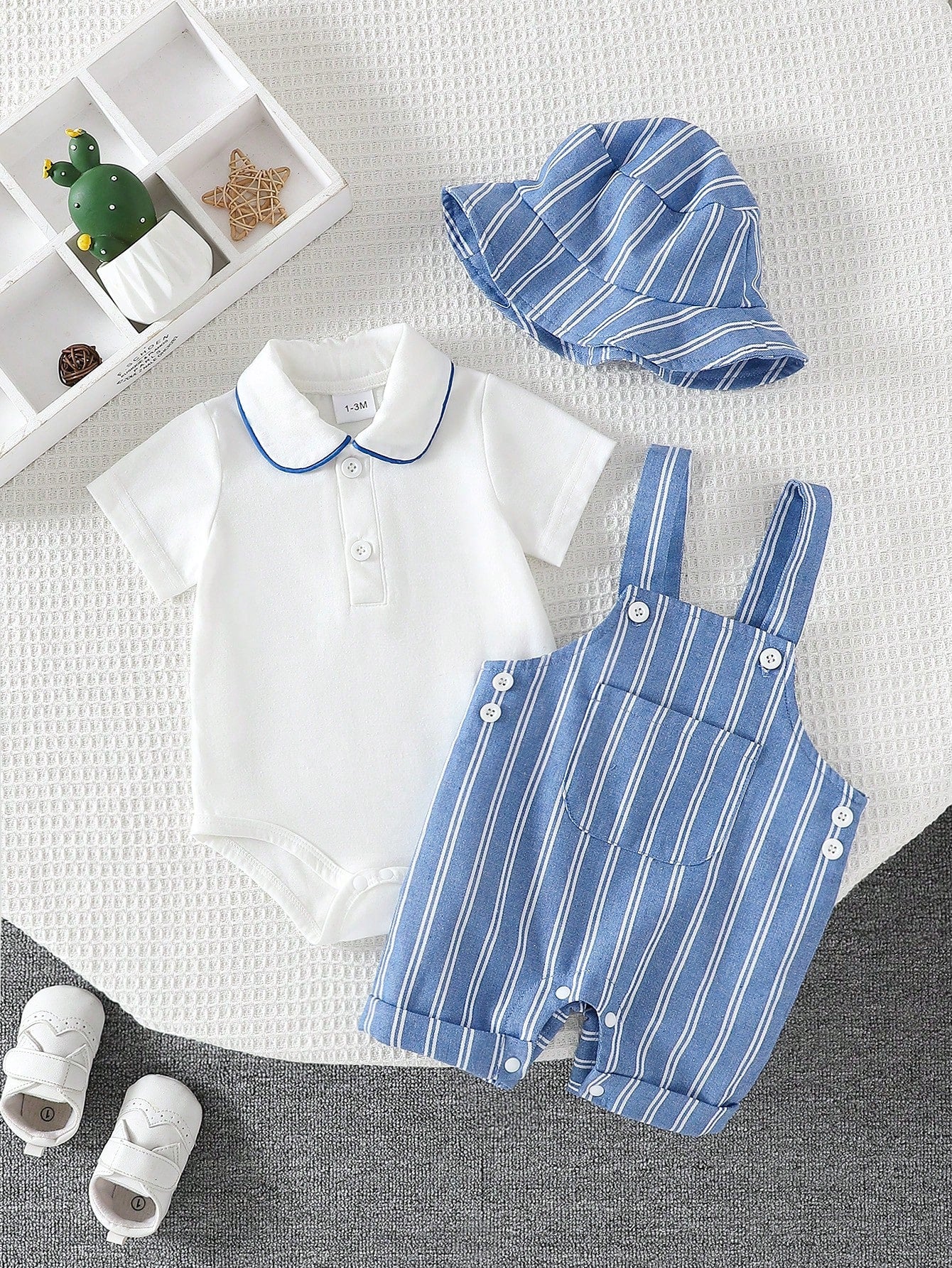 Short Sleeve Knit T-Shirt & Light Blue Striped Overalls With Pockets