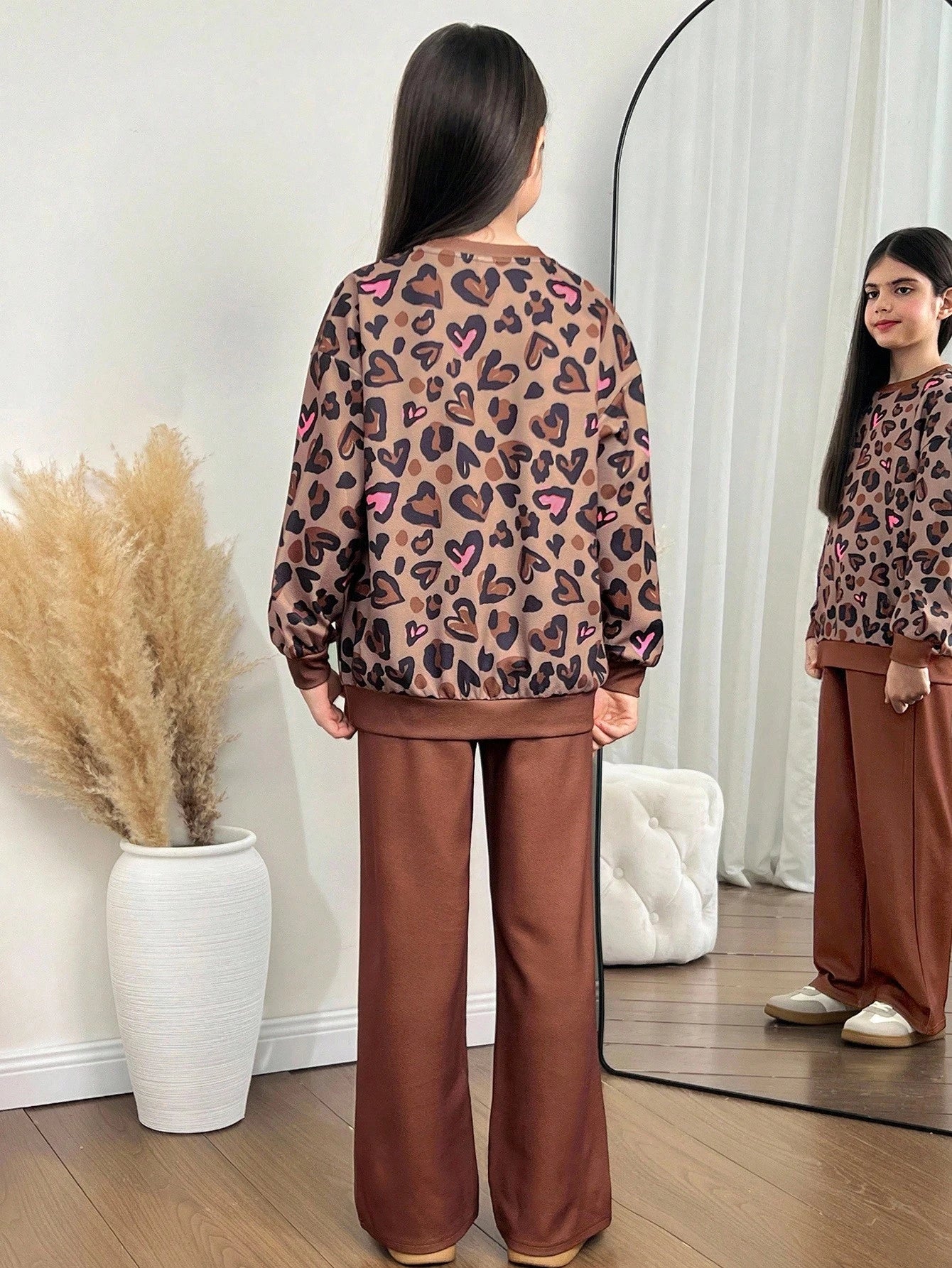Tween Girl Loose Casual Minimalist Comfortable Crew Neck Sweatshirt And Pants