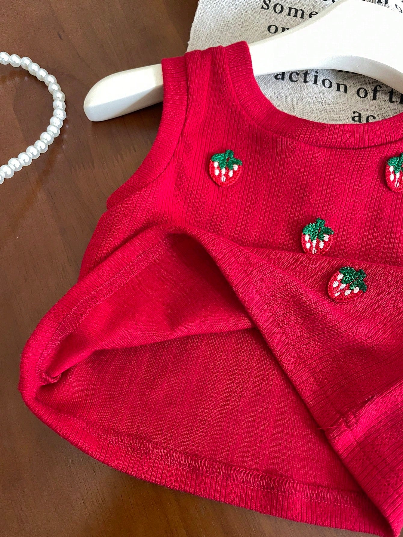 Baby Girl Sleeveless Strawberry Decoration Top &Shorts