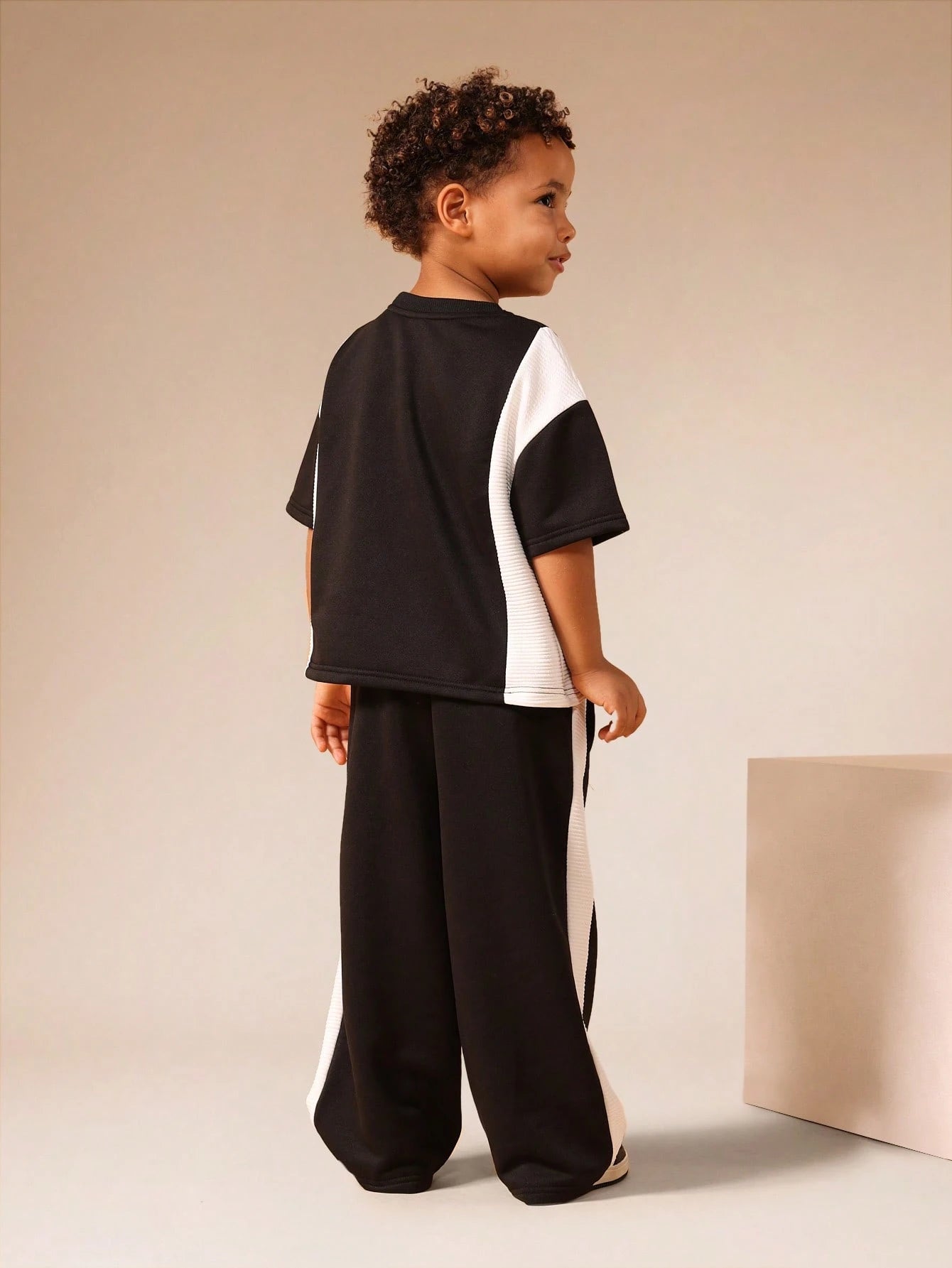 SUMWON Boys Striped Short Sleeve T-Shirt And Joggers Co-Ord Set