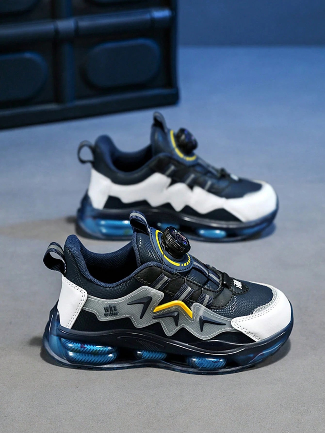 Athletic Shoes With Quick Release Buckle, Double-layer Mesh, Shockproof Sole