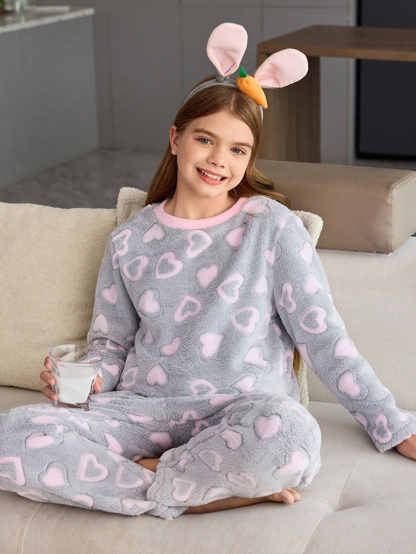 Tween Girl Pajamas - Comfortable & Warm Gray Minimalist Fashionable Plush Heart Pattern Grey