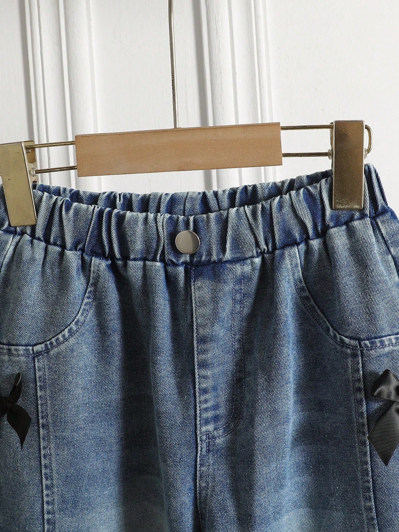 Shell Lace Hooded Sweatshirt And Bow Decor Blue Denim Pants Outfit