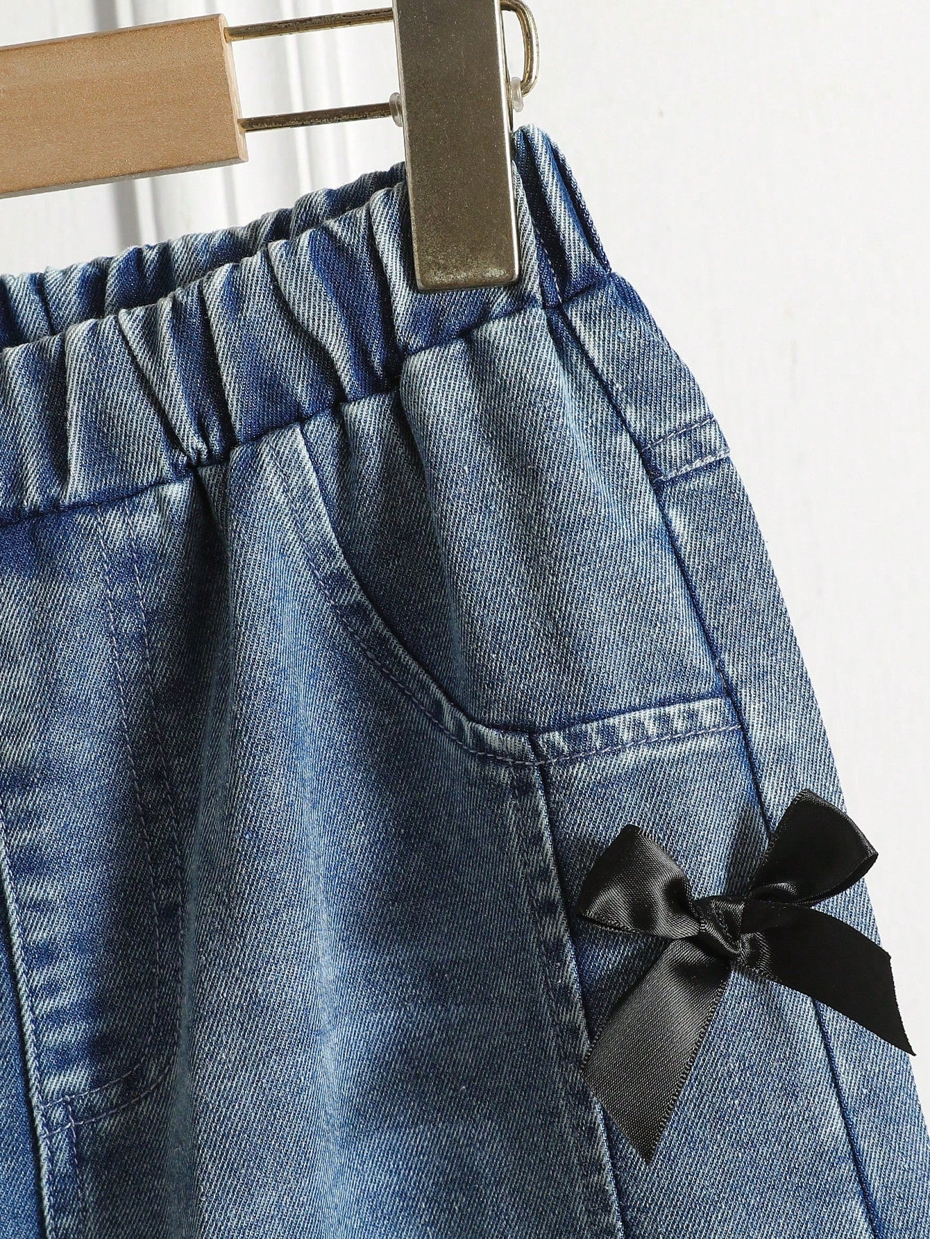 Shell Lace Hooded Sweatshirt And Bow Decor Blue Denim Pants Outfit