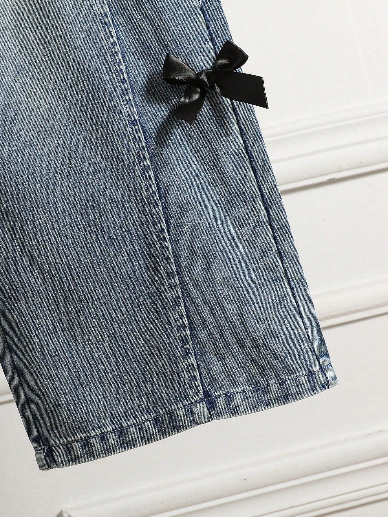 Shell Lace Hooded Sweatshirt And Bow Decor Blue Denim Pants Outfit