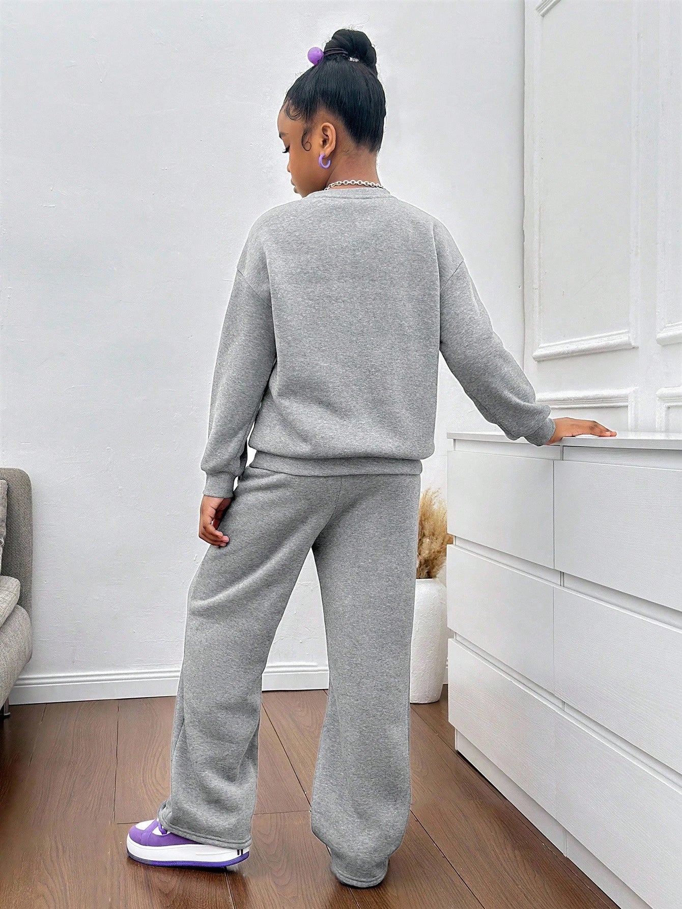 Tween Girl Loose Casual Minimalist Comfortable Crew Neck Sweatshirt And Pants