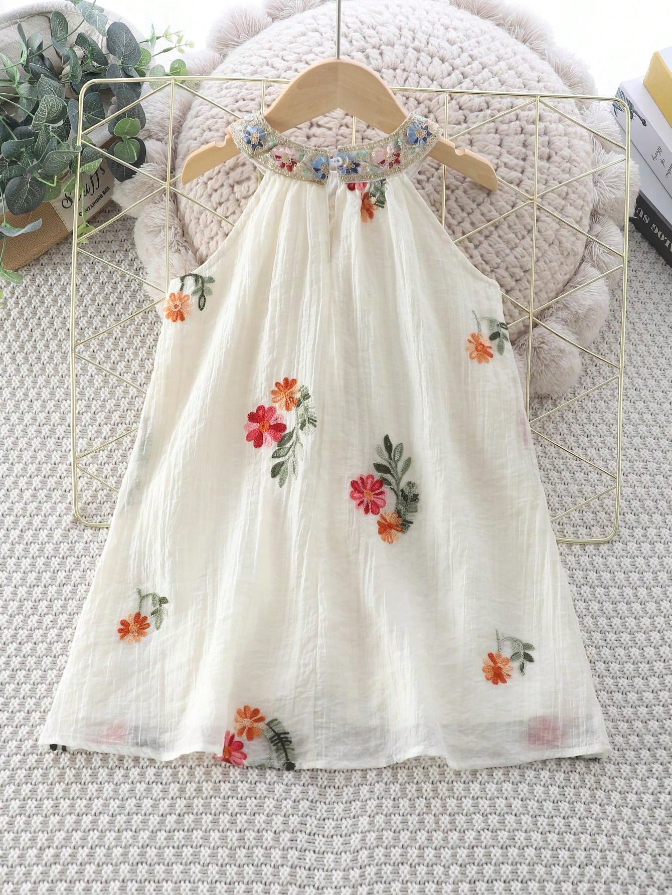 Floral Embroidery Lace Trim Sleeveless Halter Beach Sundress