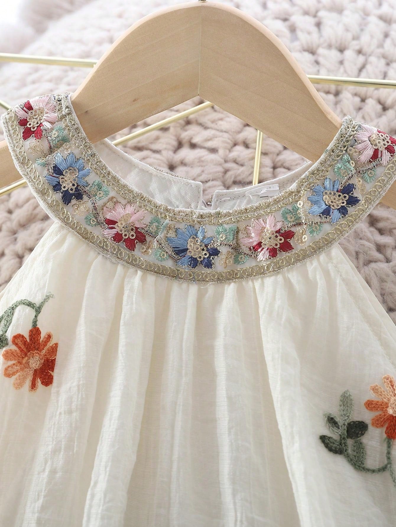 Floral Embroidery Lace Trim Sleeveless Halter Beach Sundress