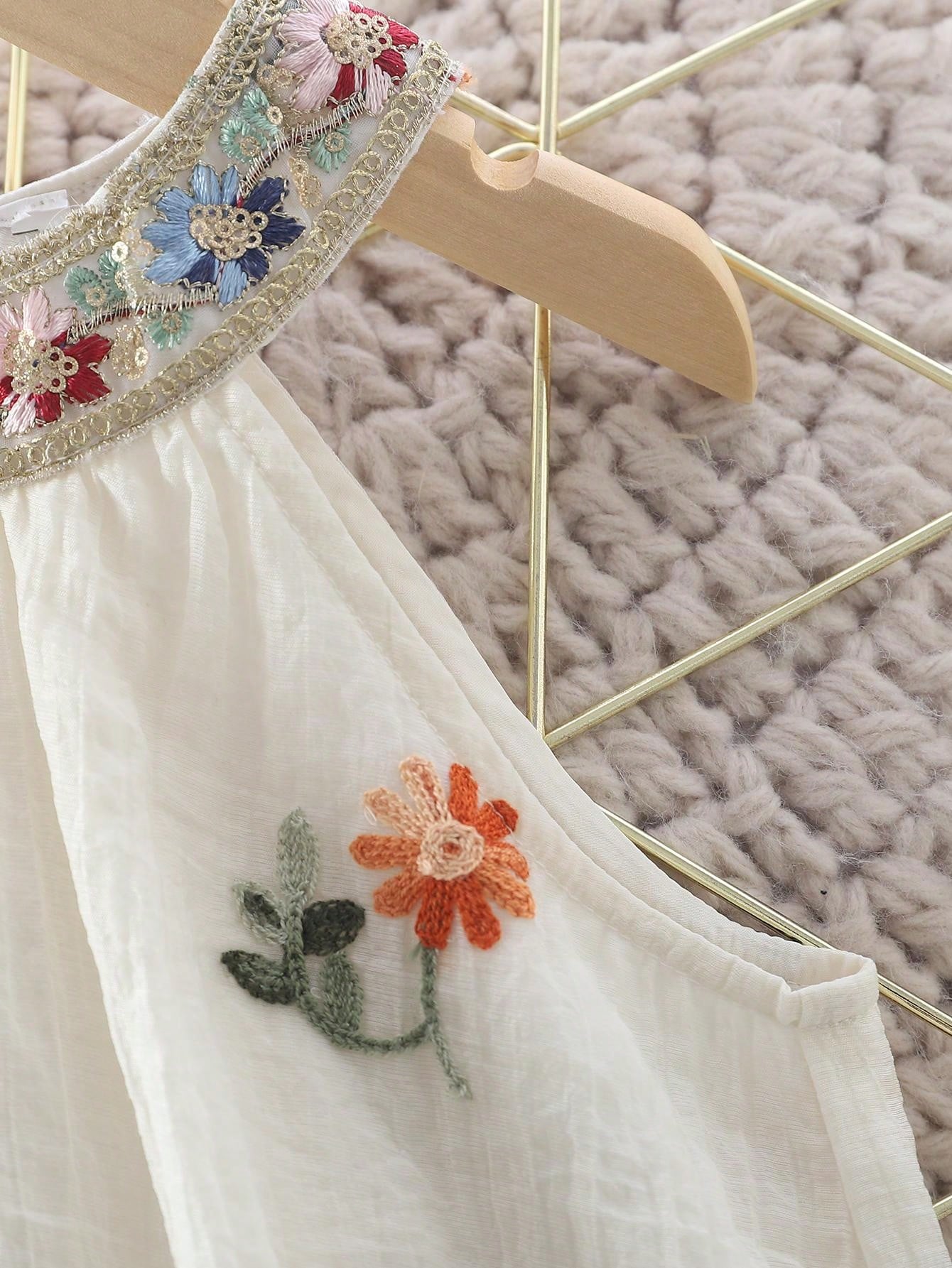Floral Embroidery Lace Trim Sleeveless Halter Beach Sundress